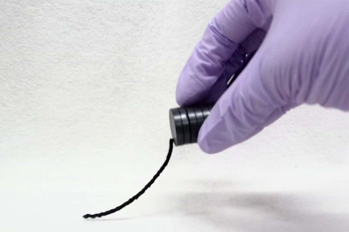 Self-healing graphene could make robots that fix themselves with water