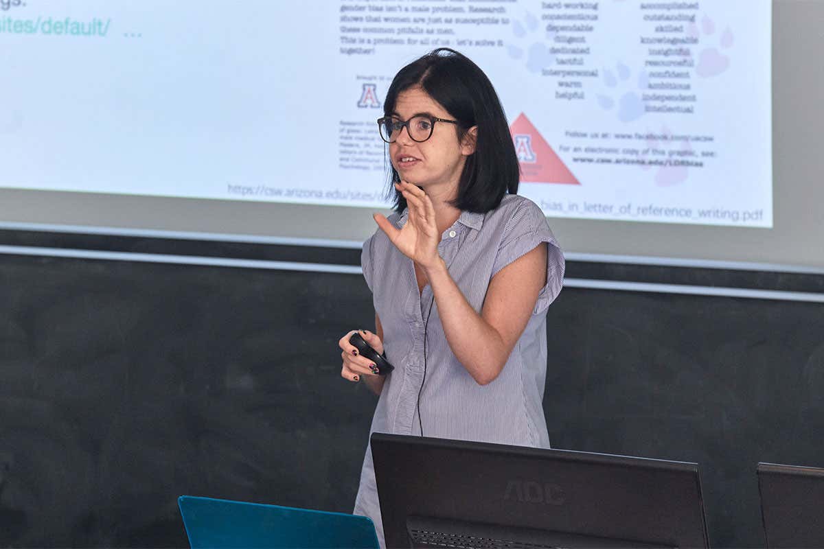 Jess Wade giving a lecture