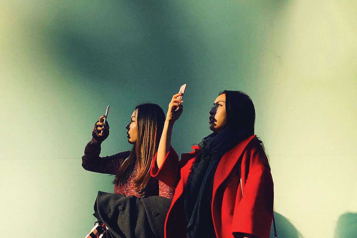 people staring at phones