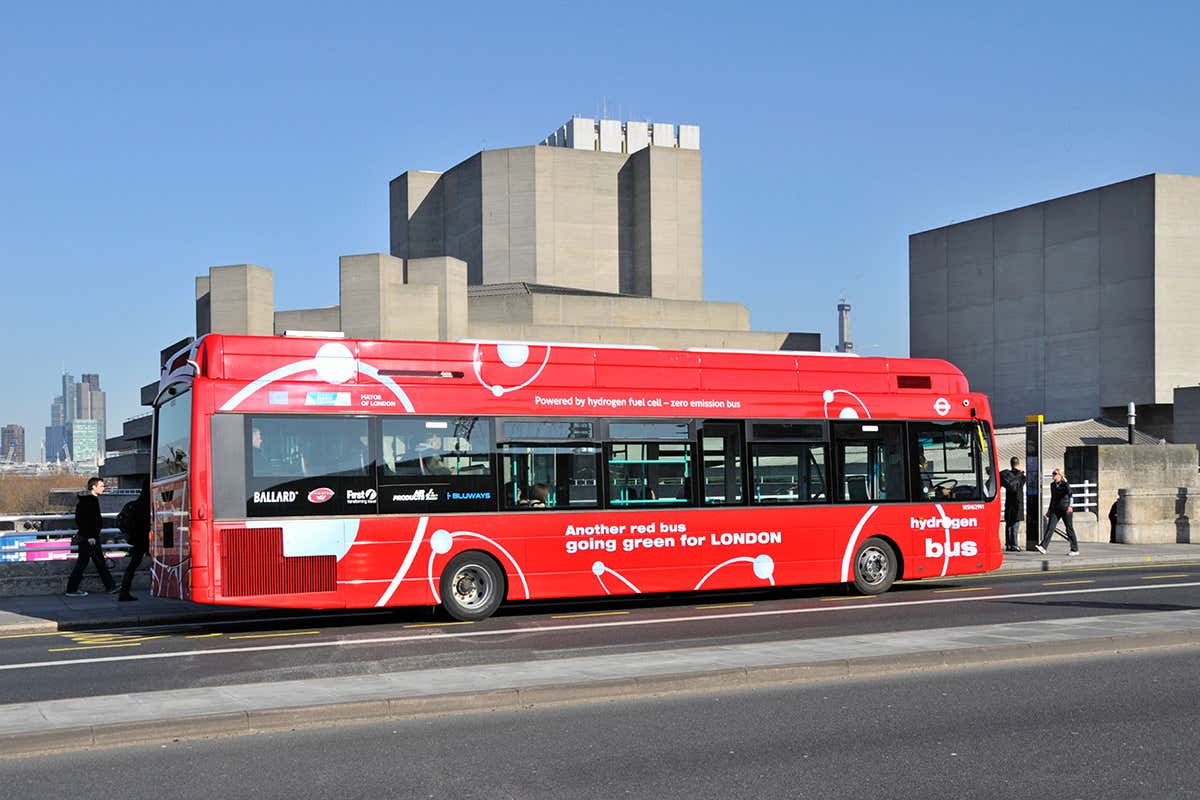 hydrogen-fueled bus