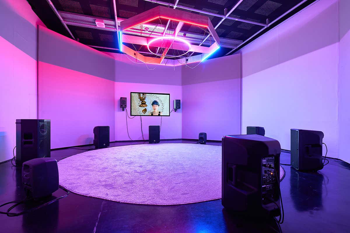 Broken Symmetries review: the art of seeing science afresh