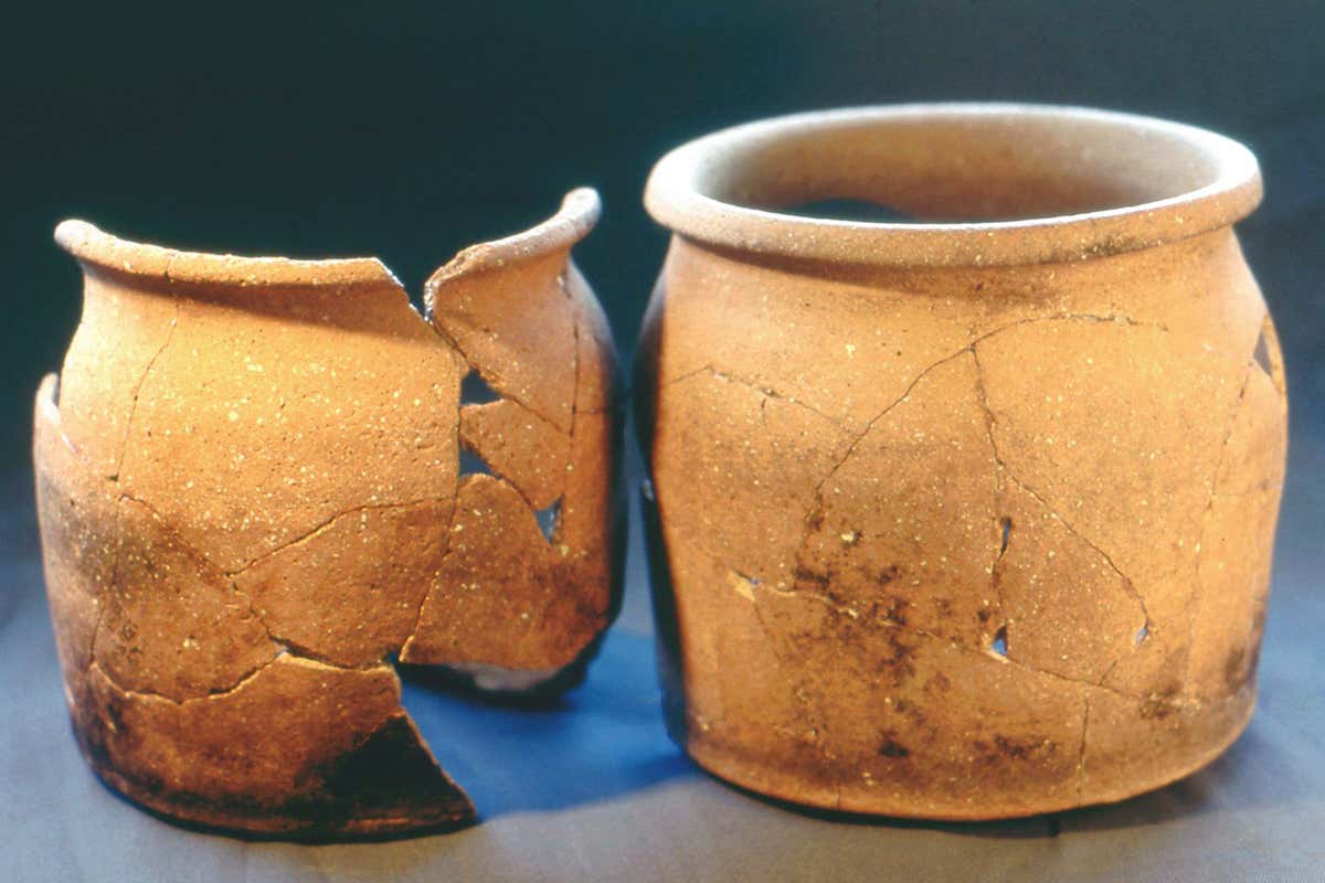 Ancient cooking pots found in Northamptonshire