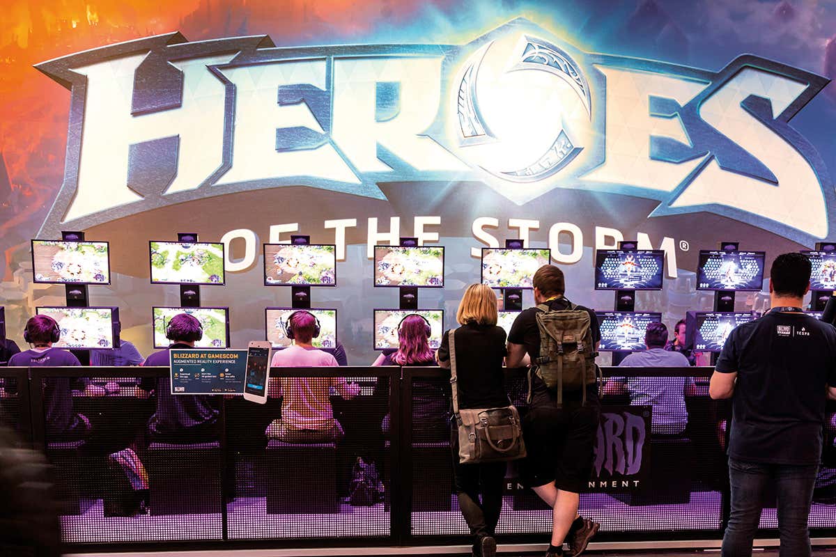 PFNC6H Cologne, Germany, August 21 2018, trade fair visitors play at Gamescom.