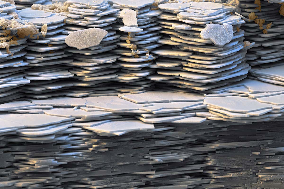 Mother of pearl crystal structure