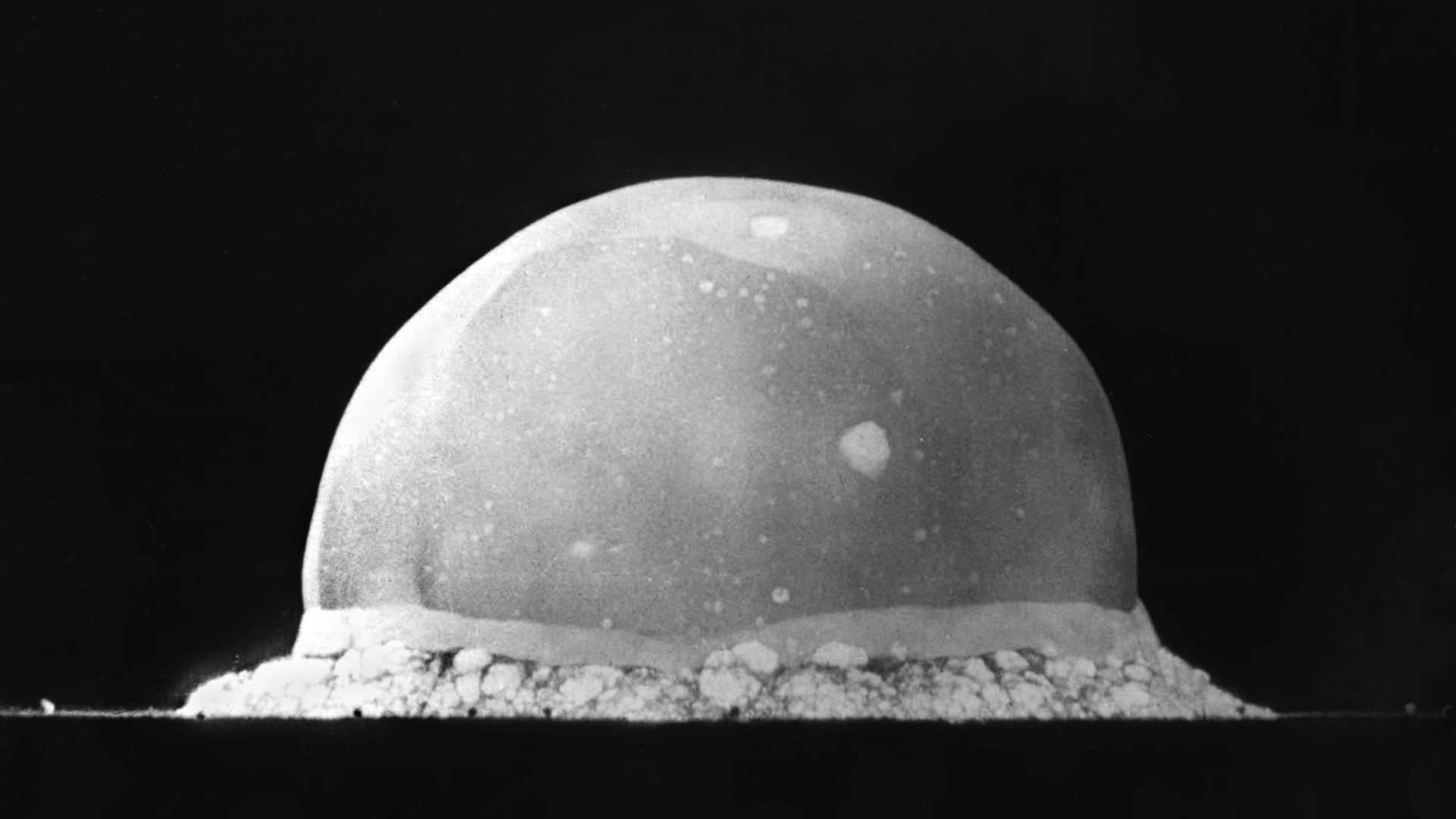 trinity nuclear test explosion