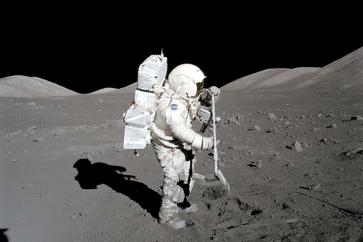 Astronaut on Moon