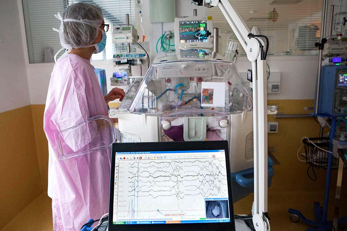 EEG machines can monitor the brainwaves of extremely premature babies