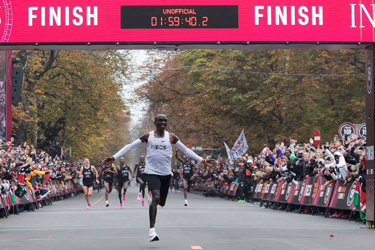 Eliud Kipchoge celebrates as he crosses the finishing line