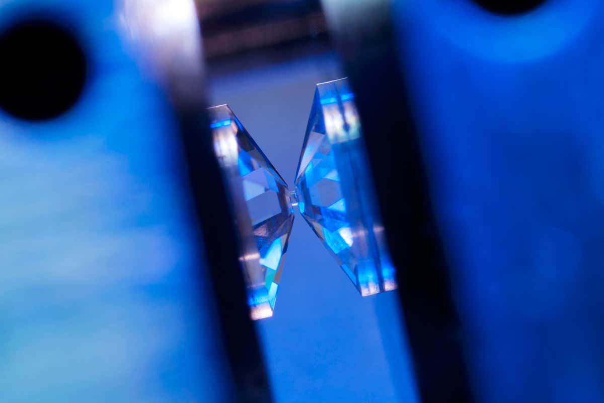 Metallic hydrogen would be the ultimate fuel - if we can make it