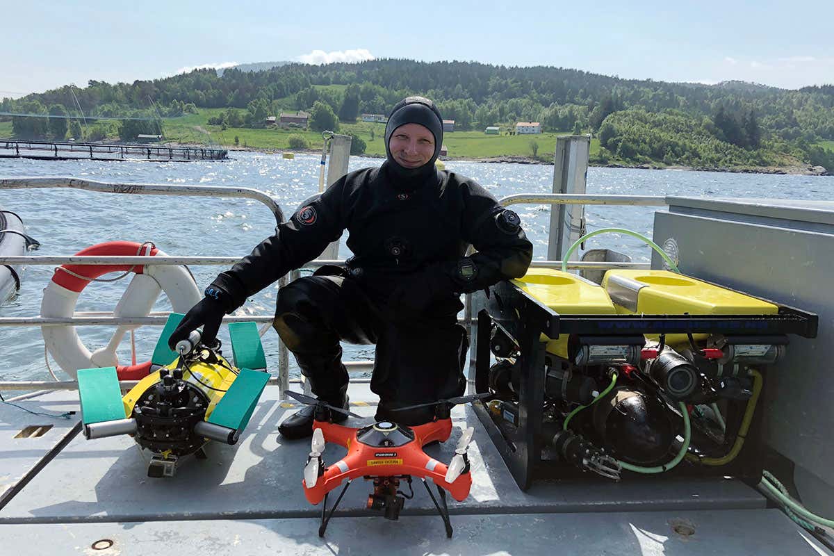 Robots and human diver