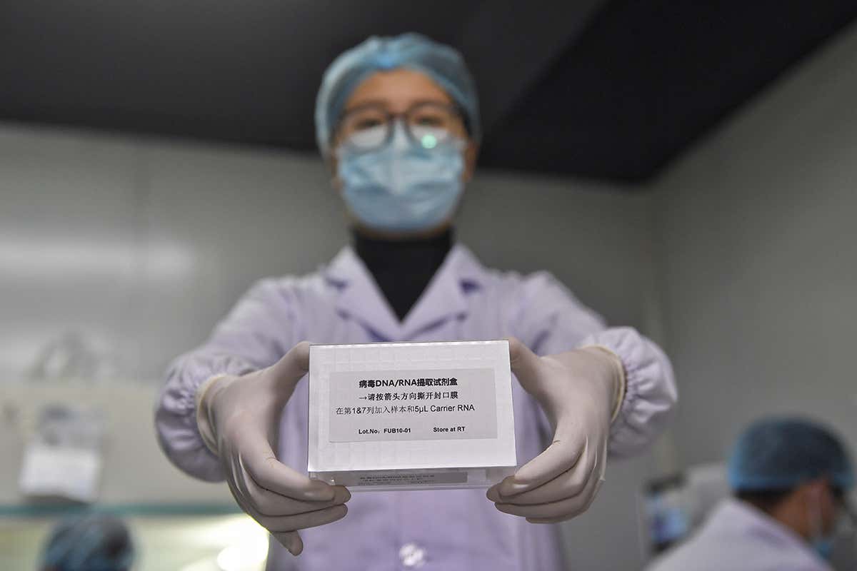 Nucleic acid extraction kit being shown