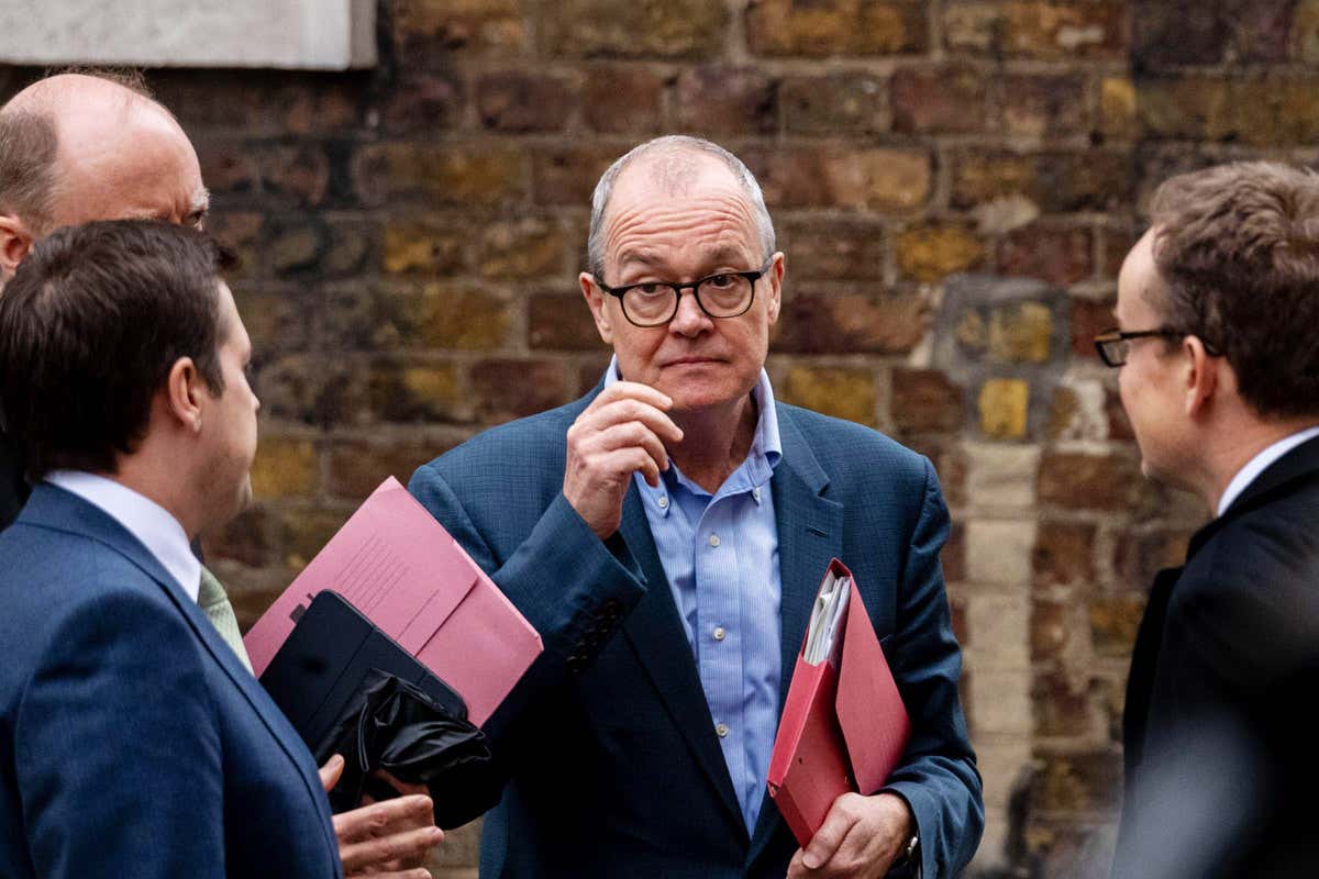 Patrick Vallance (centre) is the UK's chief scientific adviser