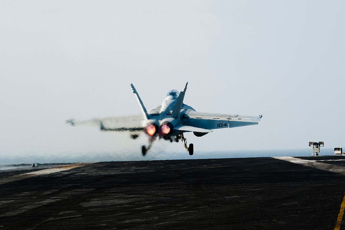 The US Navy patented a device to make laser ‘ghost planes’ in mid-air