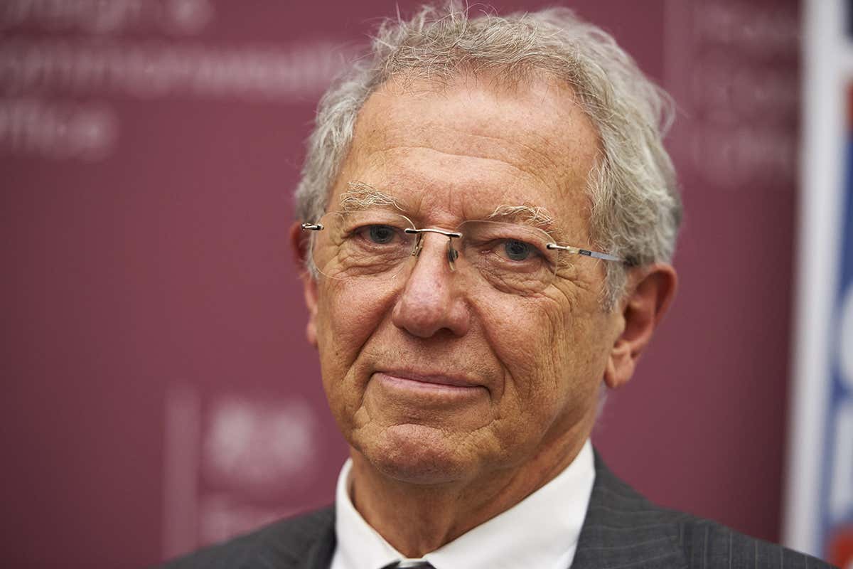 Independent scientists criticise UK government's covid-19 approach