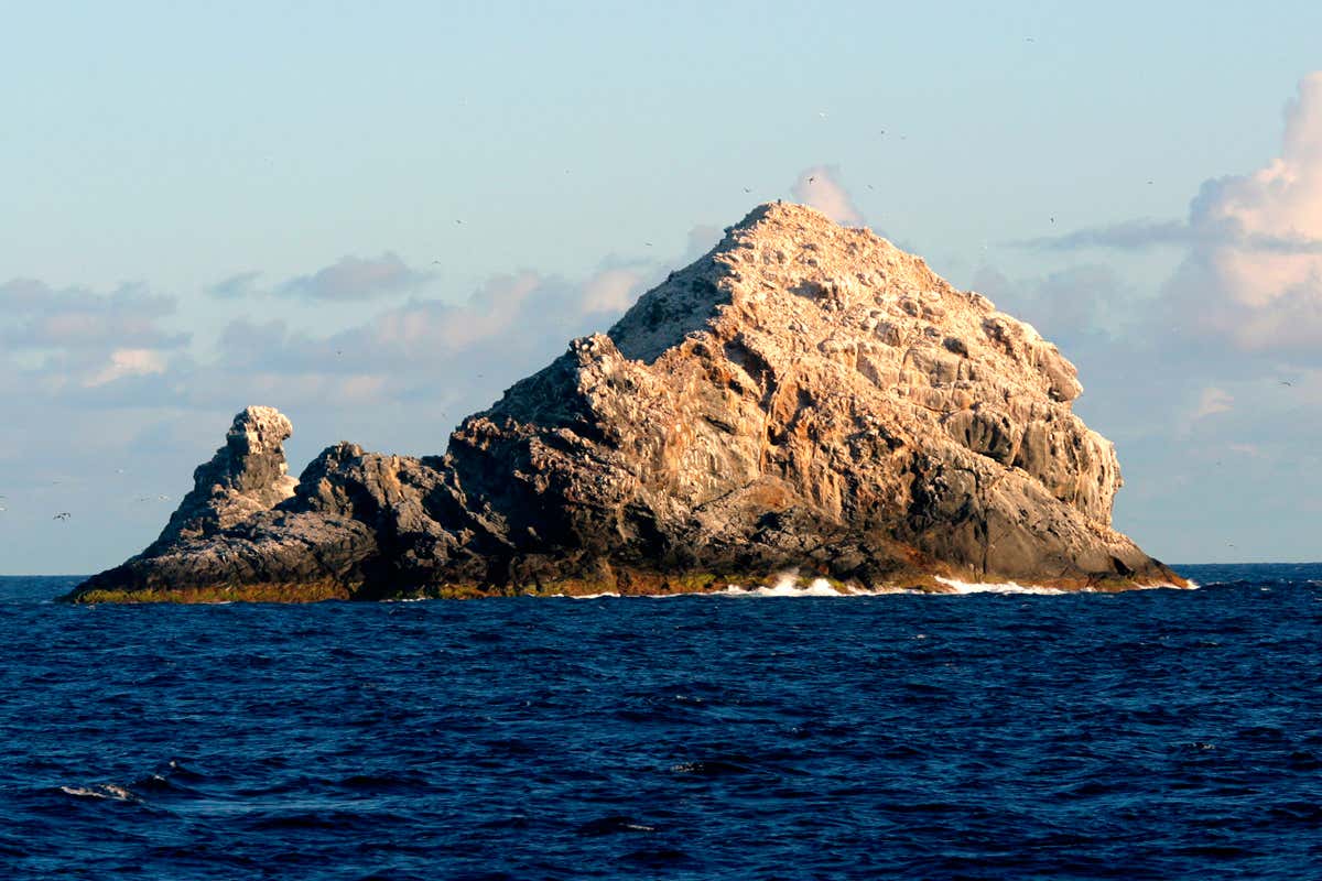 Two tiny outcrops in Hawaii are the top of the world’s largest volcano