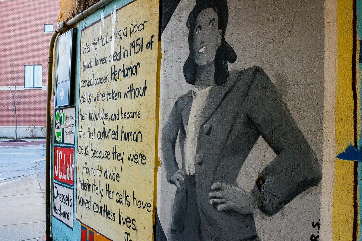 A Street mural memorial to Henrietta Lacks in Oak Park, Illinois