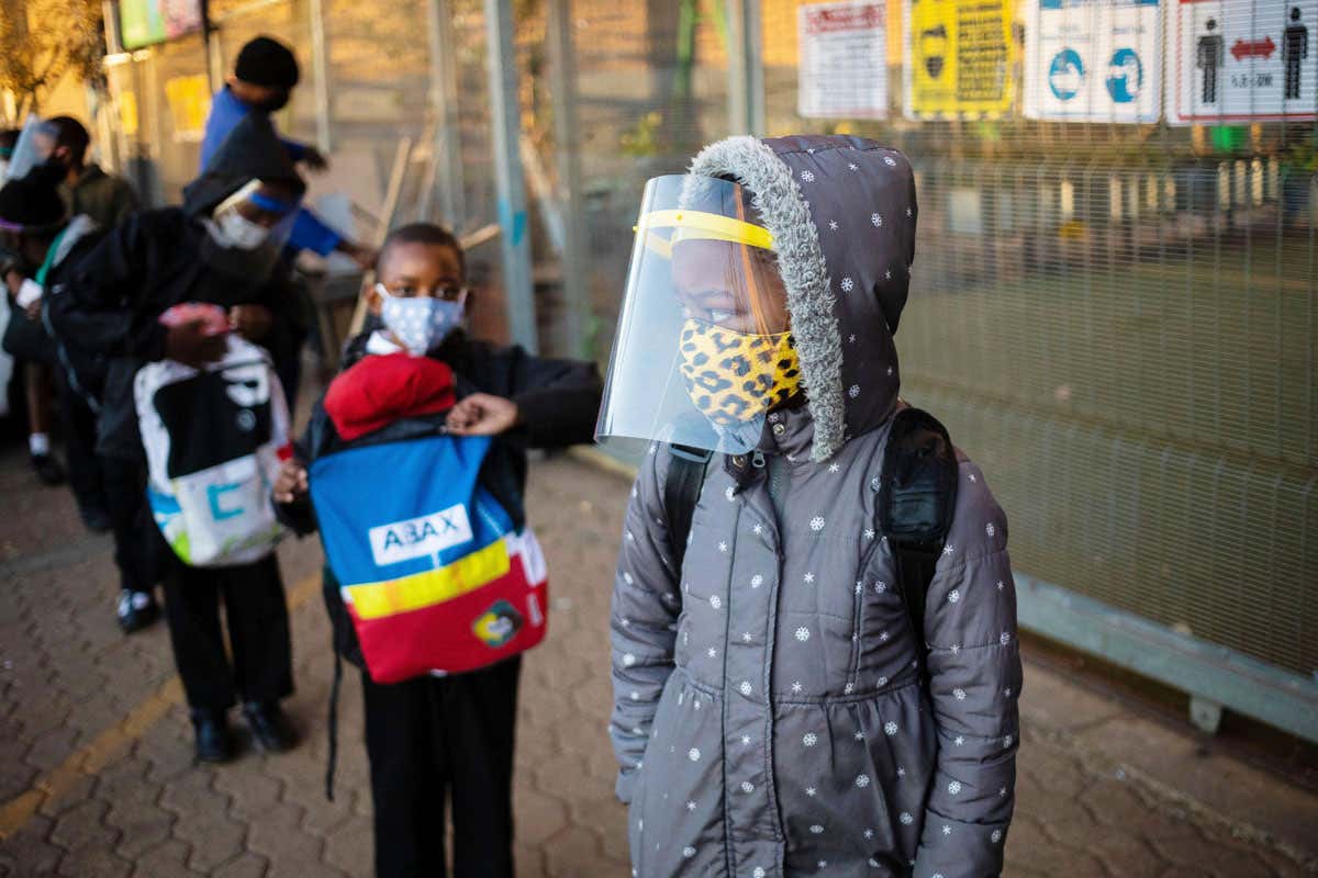 schoolchildren waiting
