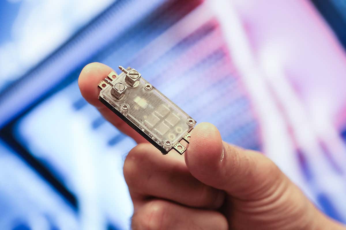 Self-cooling microchips could make your smartphone more efficient