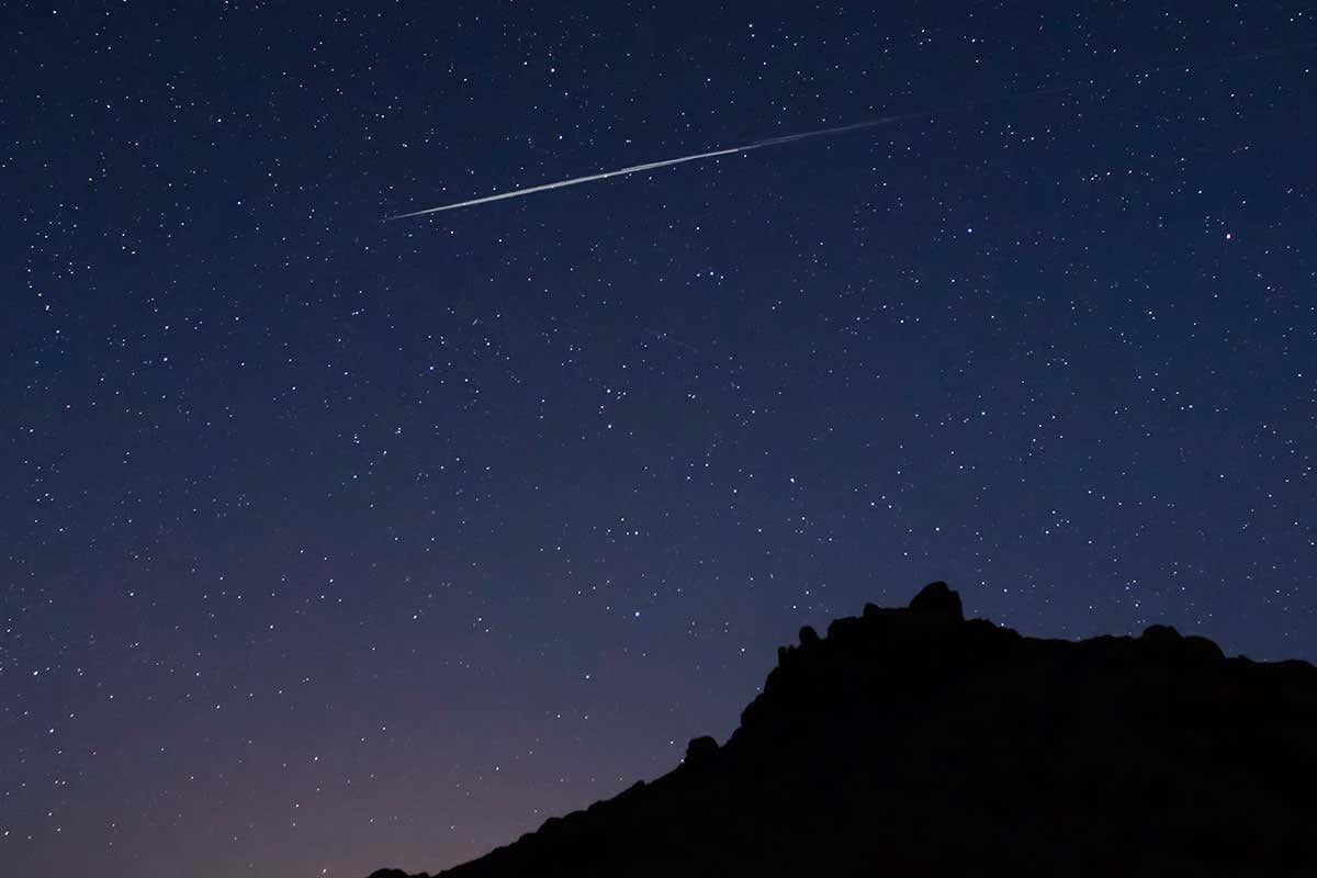 How to spot a Starlink satellite in the night sky