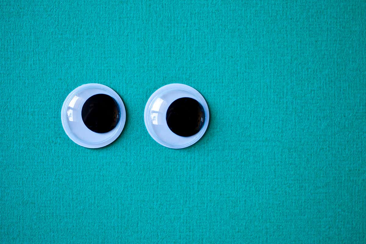 What is the smallest animal with eyes and could it see a molecule?