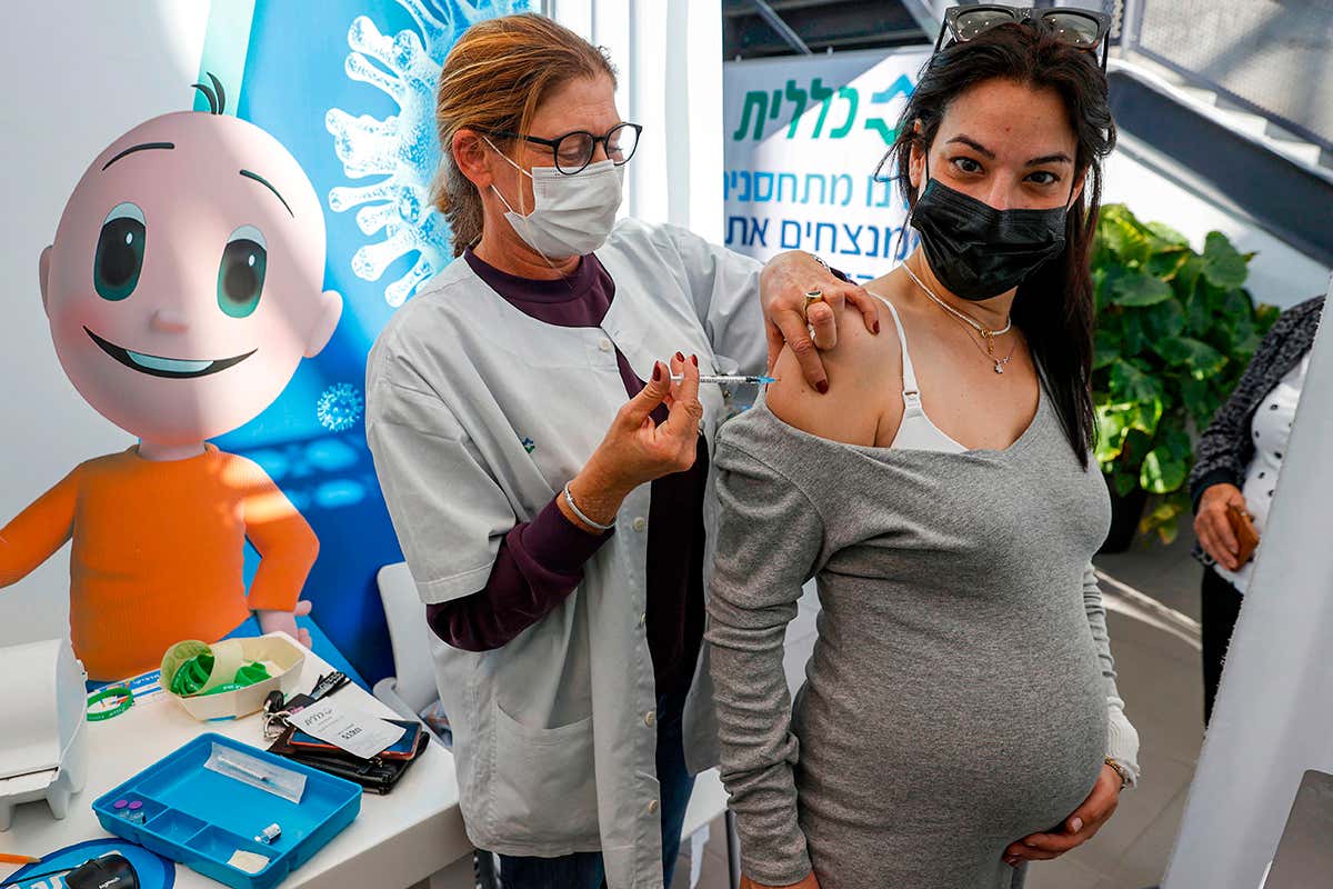 Coronavirus vaccine: What should you do if pregnant or breastfeeding?