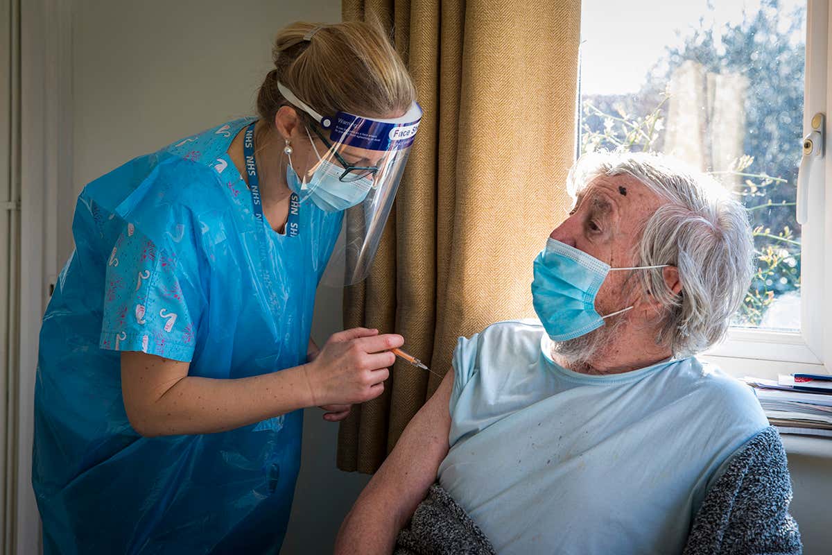 Vaccinations cut death rate in over 80s