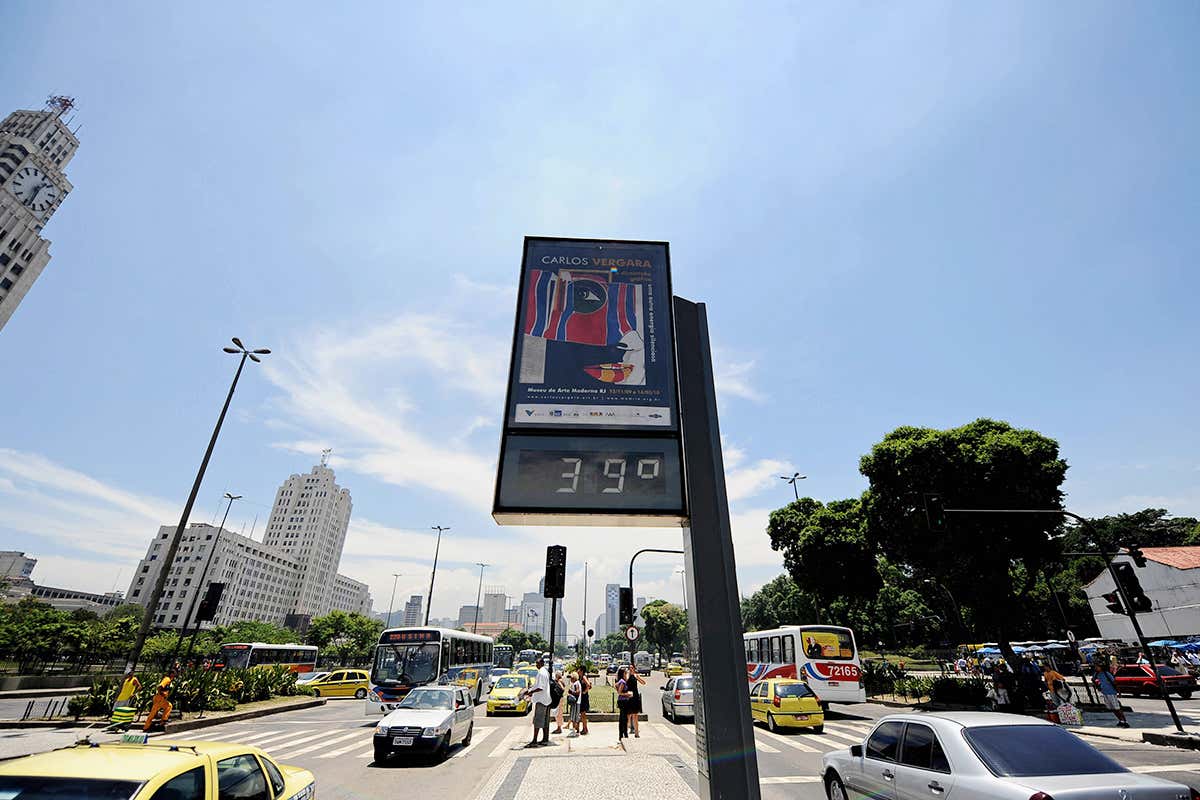 Street thermometer reading 39C