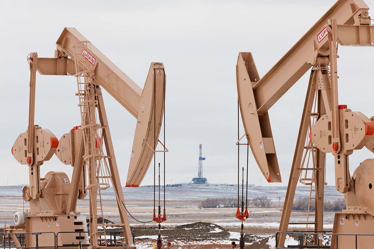 What is fracking? (Oil pumps in Bakken Oil Field)