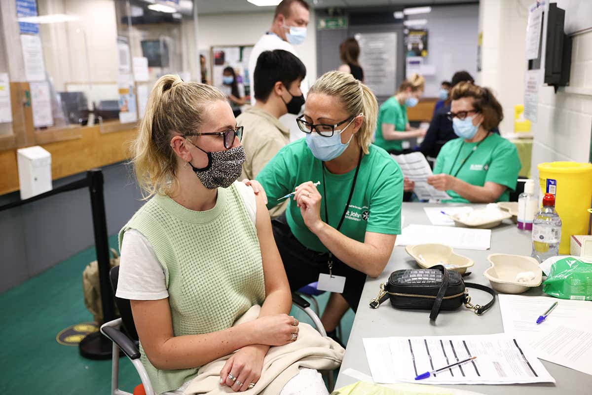 Risk of covid-19 infection plummets 21 days after a vaccination