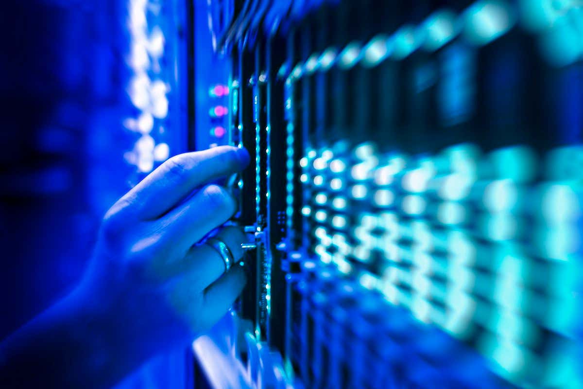 blue light server tech