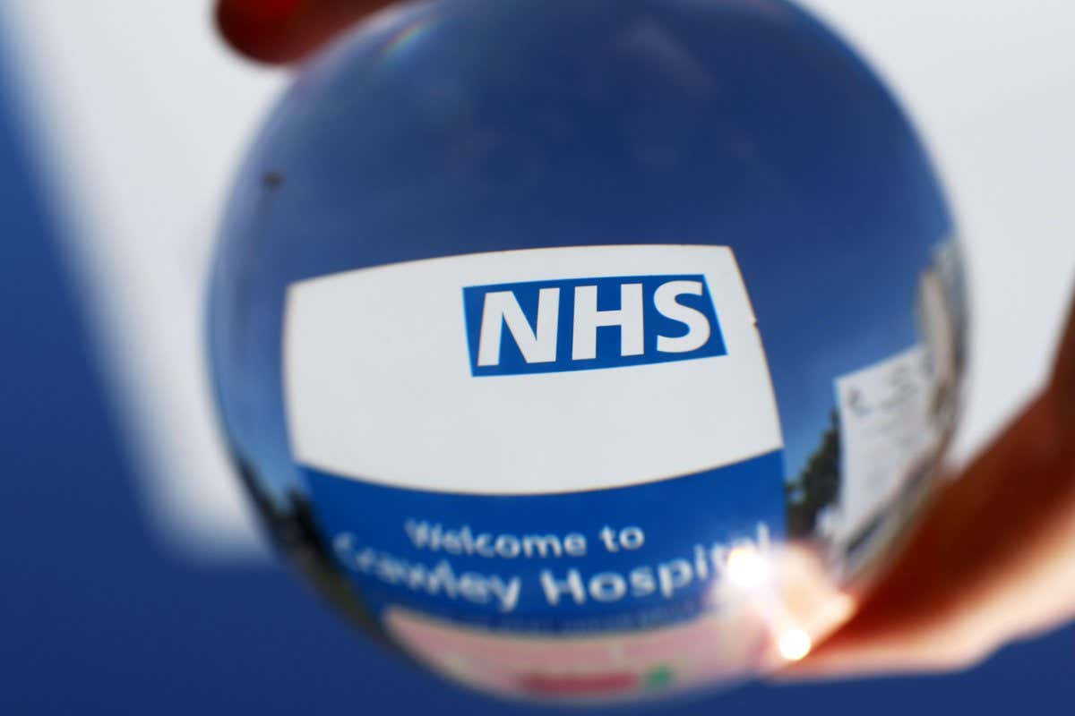 2BM370R General views of the NHS logo outside Crawley Hospital, Crawley, West Sussex, UK.