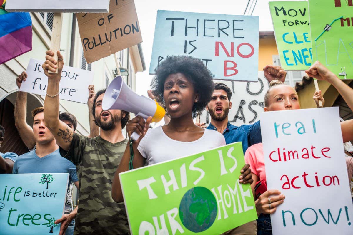 W39B3T Group of activists is protesting outdoors - Crowd demonstrating against global warming and plastic pollution, concepts about green ecology and environ
