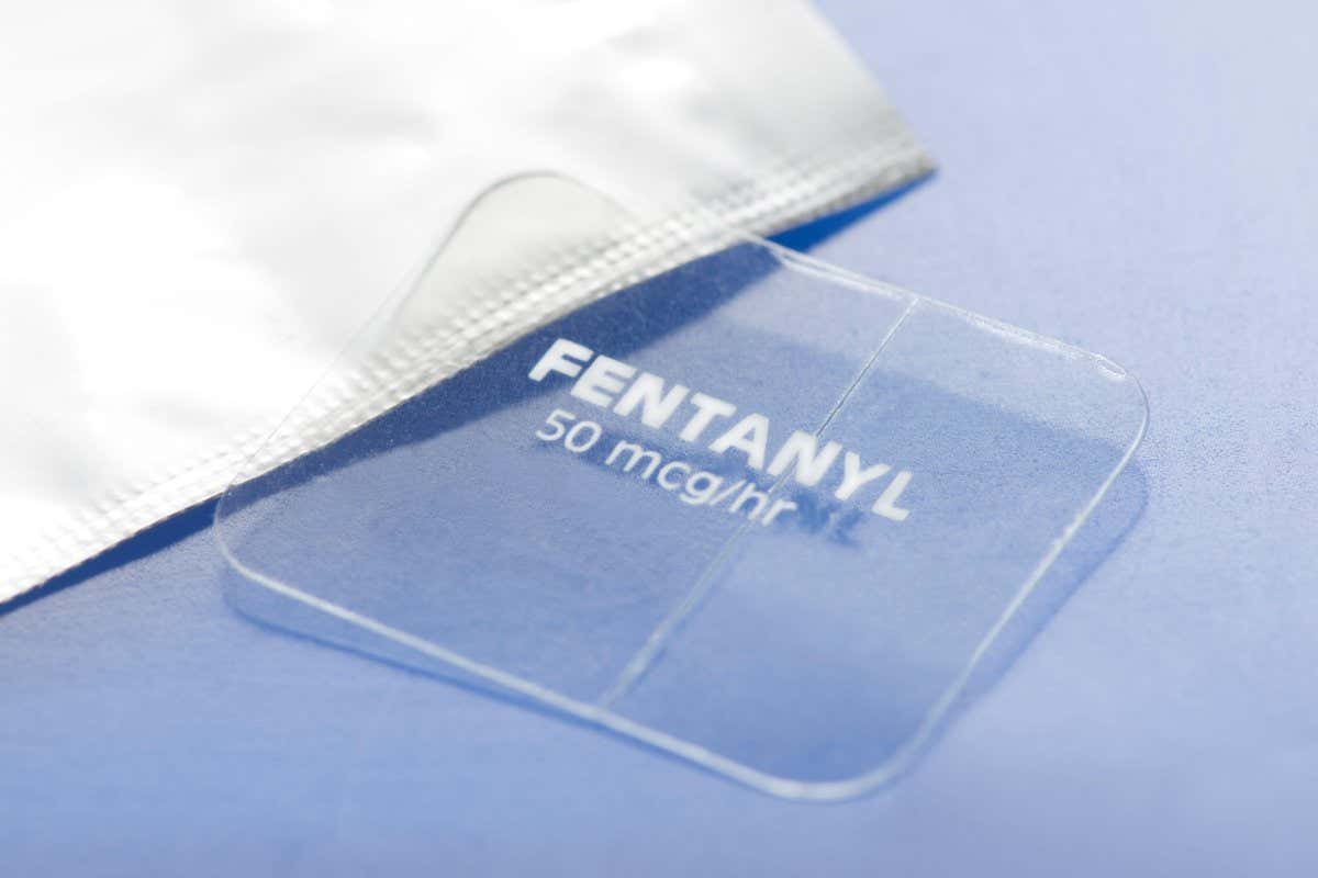 2AT6JKF Fentanyl transdermal 50mcg/hr timed release skin patch and foil wrapper. Credit: MedStockPhotos/Alamy