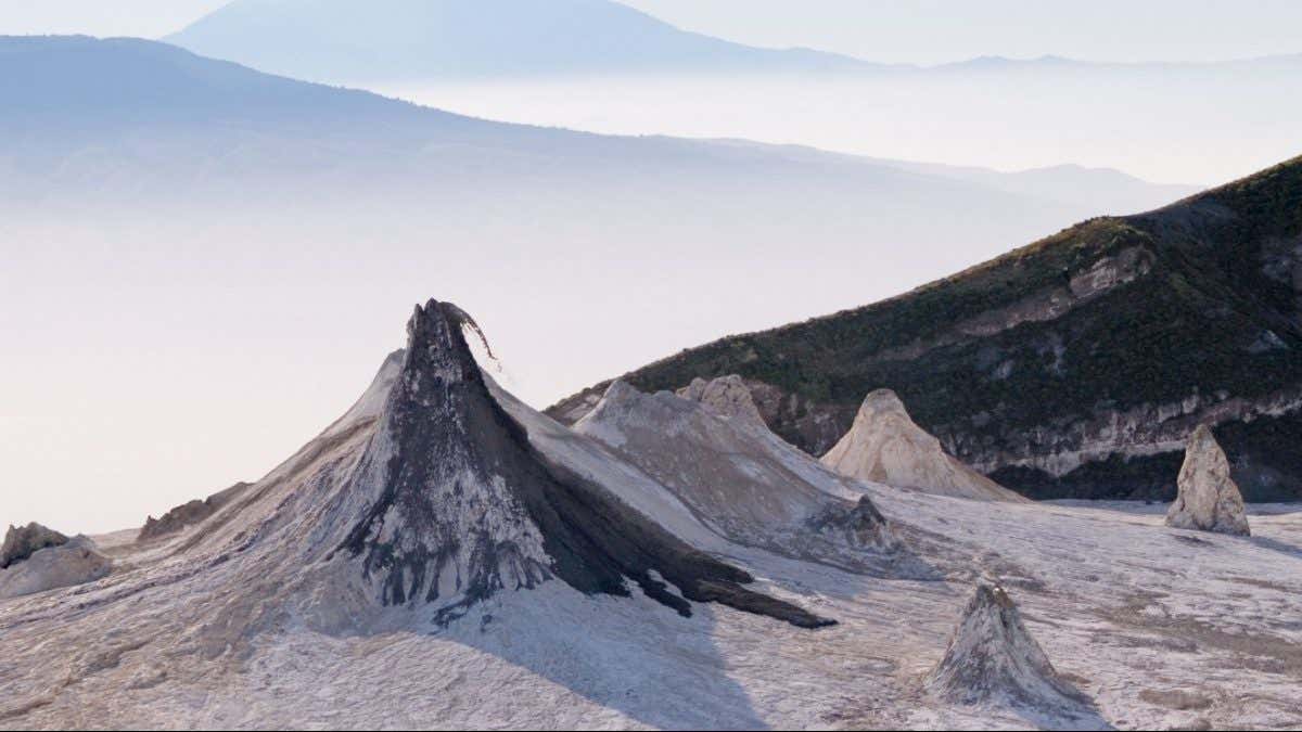 A68X7W Ol Doinyo Lengai lava flowing from a cone, aerial view of the crater floor, Tanzania