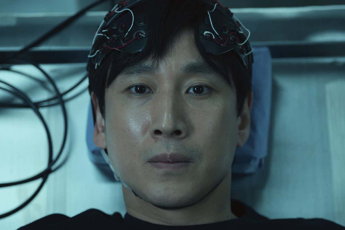 LEE Sun-kyun in ?Dr. Brain?.