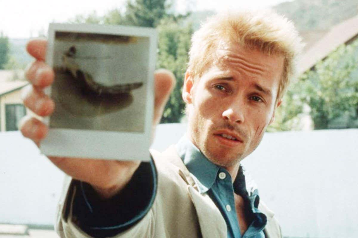 MEMENTO 2000 Newmarket film with Guy Pearce as Leonard