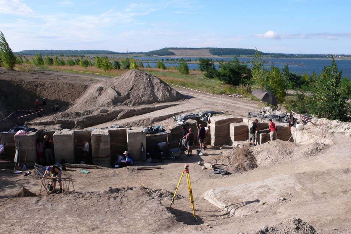 Excavation of a 125,000-year-old archaeological site at Neumark-Nord 2 near Halle, Germany, summer 2007. The excavation of this specific lake shore site, well-preserved in fine-grained water laid deposits, yielded the cut-marked remains of hundreds of large mammals, mainly horses and bovids, and about 20,000 stone artefacts.