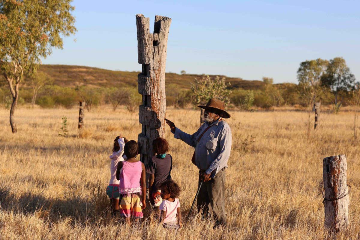 Ronnie Wavehill talking to his grandchildren about the early colonial days in his first language Gurindji