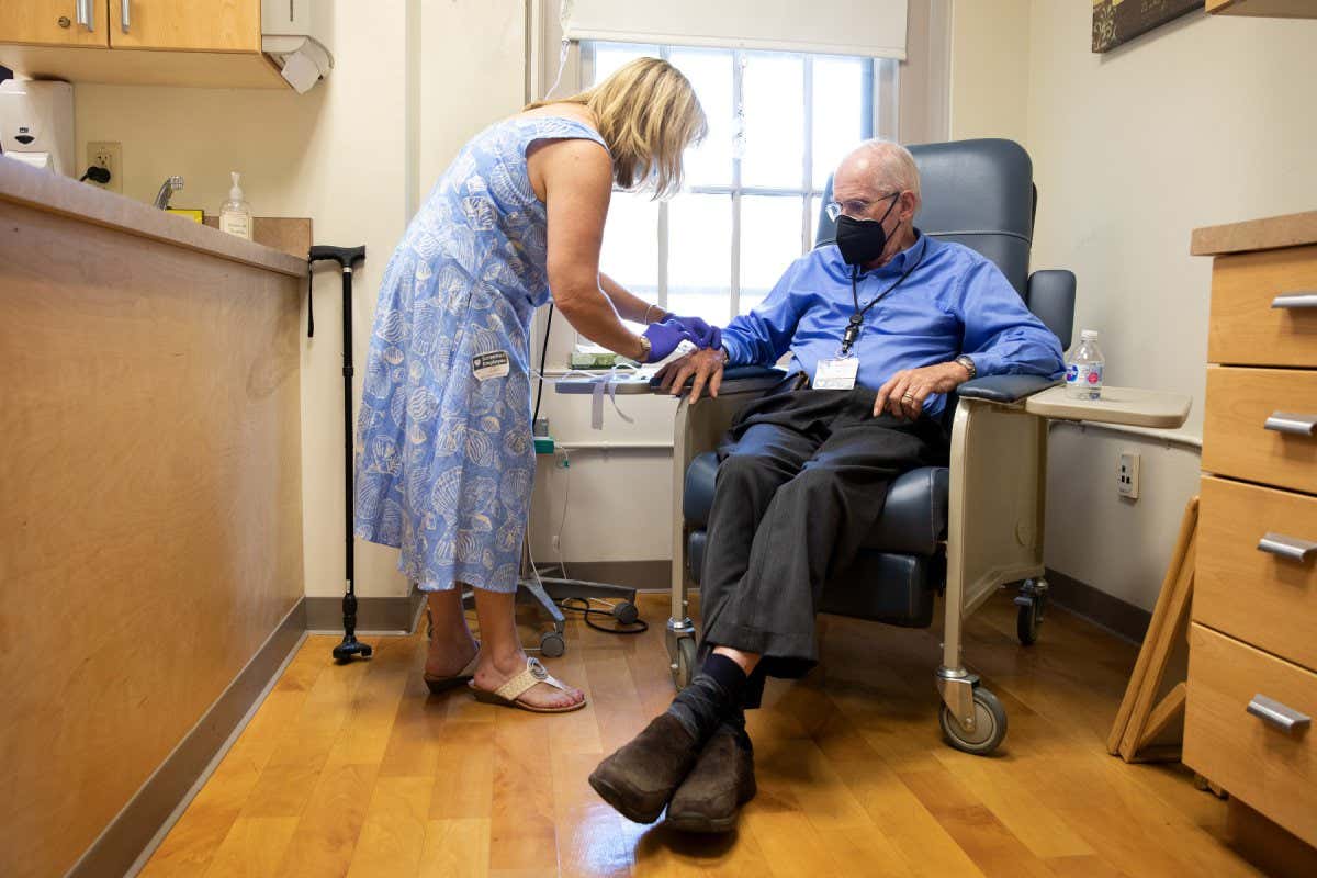 FILE -- Henry Magendantz, a participant in the Aduhelm clinical trial, finishes receiving an infusion of the drug at Butler Hospital in Providence, R.I., May 27, 2021. Two months before the Food and Drug Administration's deadline to decide whether to approve Biogen's controversial Alzheimer's drug aducanumab, a council of senior agency officials resoundingly agreed that there wasn't enough evidence it worked. (Kayana Szymczak/The New York Times) / Redux / eyevine Please agree fees before use. SPECIAL RATES MAY APPLY. For further information please contact eyevine tel: +44 (0) 20 8709 8709 e-mail: info@eyevine.com www.eyevine.com
