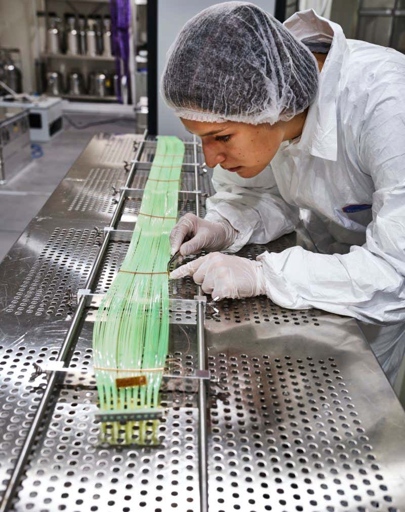 Assembly of a light sensing module. This is a part of the inner fiber barrel shown below. The light sensing module consists of silicon photomultipliers which are coupled to wavelength-shifting fibers (green).