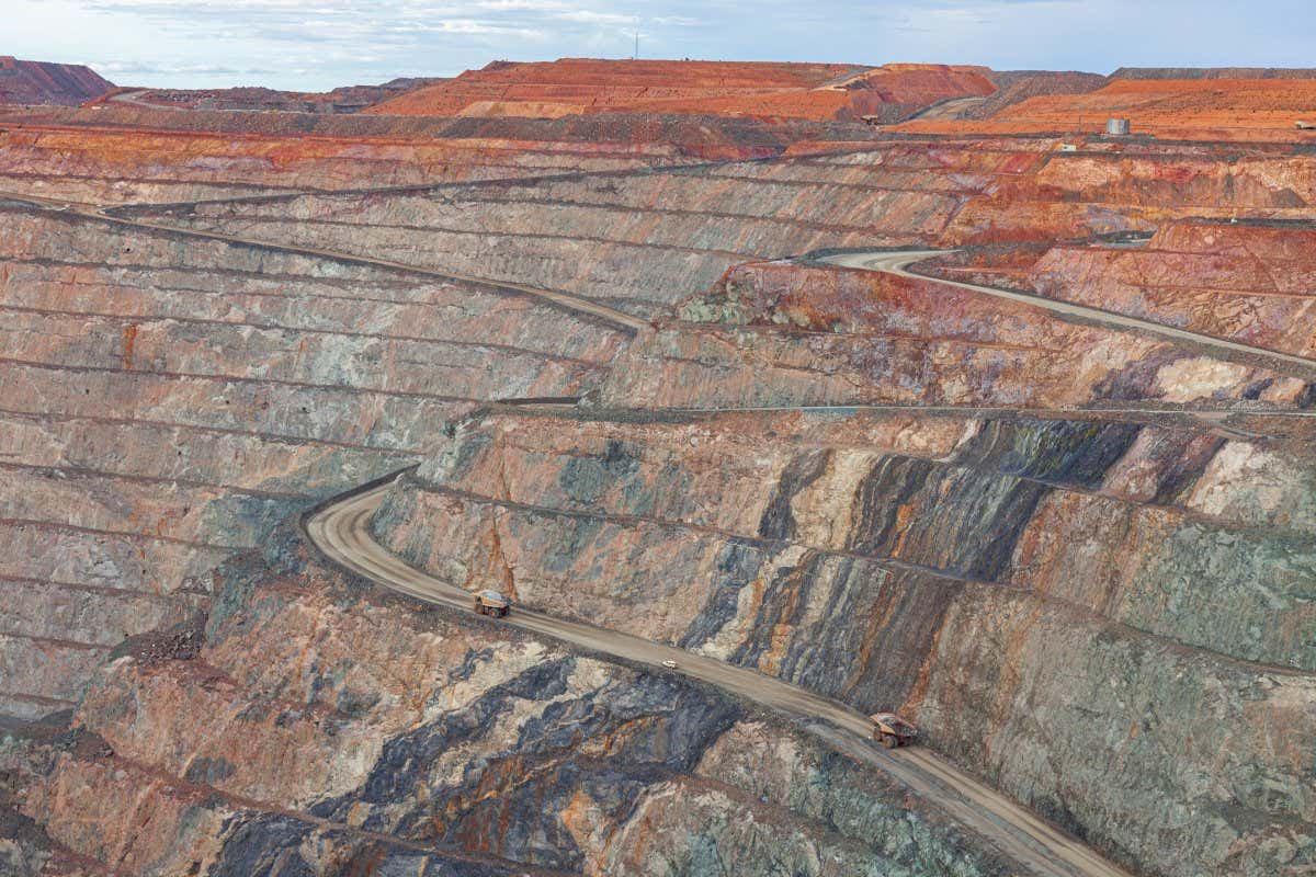 The Super Pit is Australia???s largest open pit gold mine, producing around 850,000 ounces of the precious metal annually.
