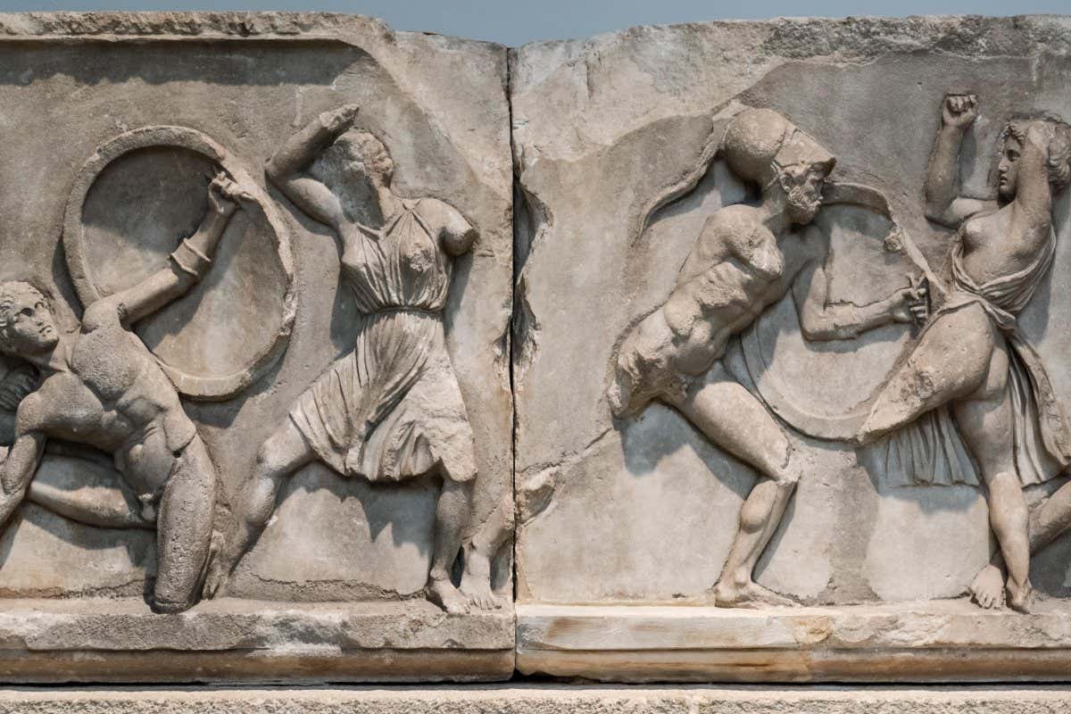 MF9C84 London. England. British Museum, Relief from the Mausoleum at Halikarnassos (Halicarnassus or Tomb of Mausolus), Section from the Amazon Frieze, detai