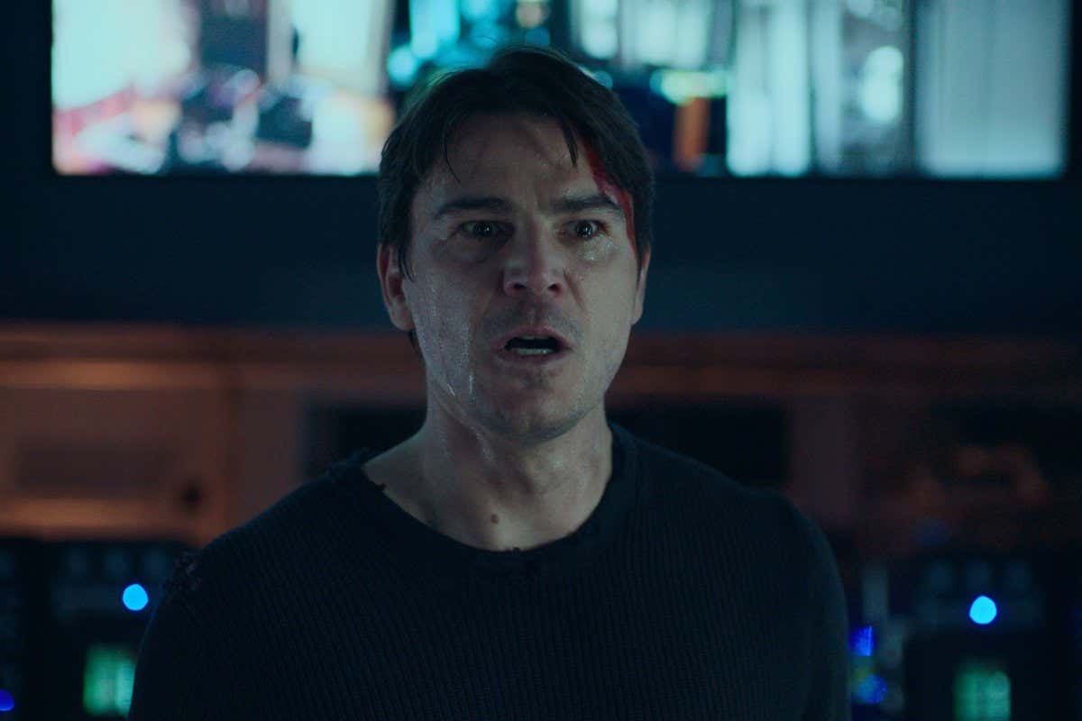 Dr Alex Hoffman is launching VIXAL-4 to investors - an AI-driven system that exploits fear in the financial markets and operates at lightning speed to make big returns. The promise is billions, the rich are ready to get richer... but this is not the day Alex and Hugo had planned. What follows is a high-octane journey through the worst 24 hours of Alex???s life - cutting across reality, memory and paranoid fantasy, forcing him to question everything he sees with his own eyes. In the pulse of Geneva???s financial district, Alex???s sanity is shaken after he is viciously attacked at his home by a man who knows all of his security codes. After more unexplained occurrences, Alex becomes convinced he???s being framed. But as secrets surface from his past, will anyone believe that he isn???t just losing his mind? Detective Leclerc (Montel), assigned to Alex???s case, struggles to work this former CERN scientist out. Hoffman???s talented artist wife, Gabby (Farzad) might just be losing patience this time, whilst Hugo???s only concern is the billion-dollar business on the line. Invention can be lonely, and in a modern world of AI, capitalism and technological breakthroughs, Dr Alex Hoffman is about to learn the hard way how destructive his creation might be???