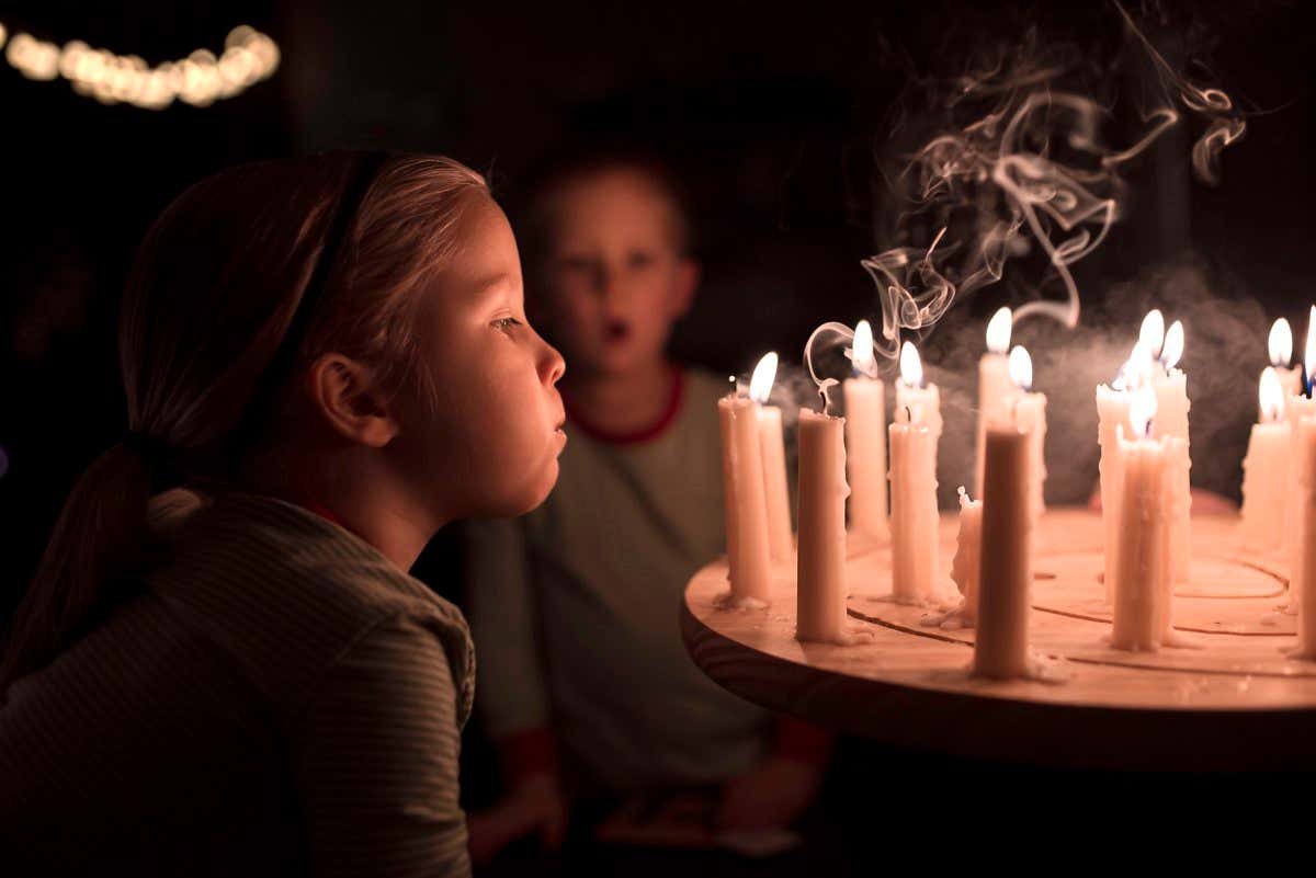 Why does a candle make more smoke just after it has been put out?