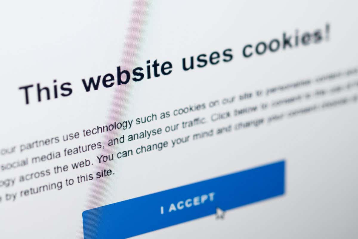 A website stating it uses cookies