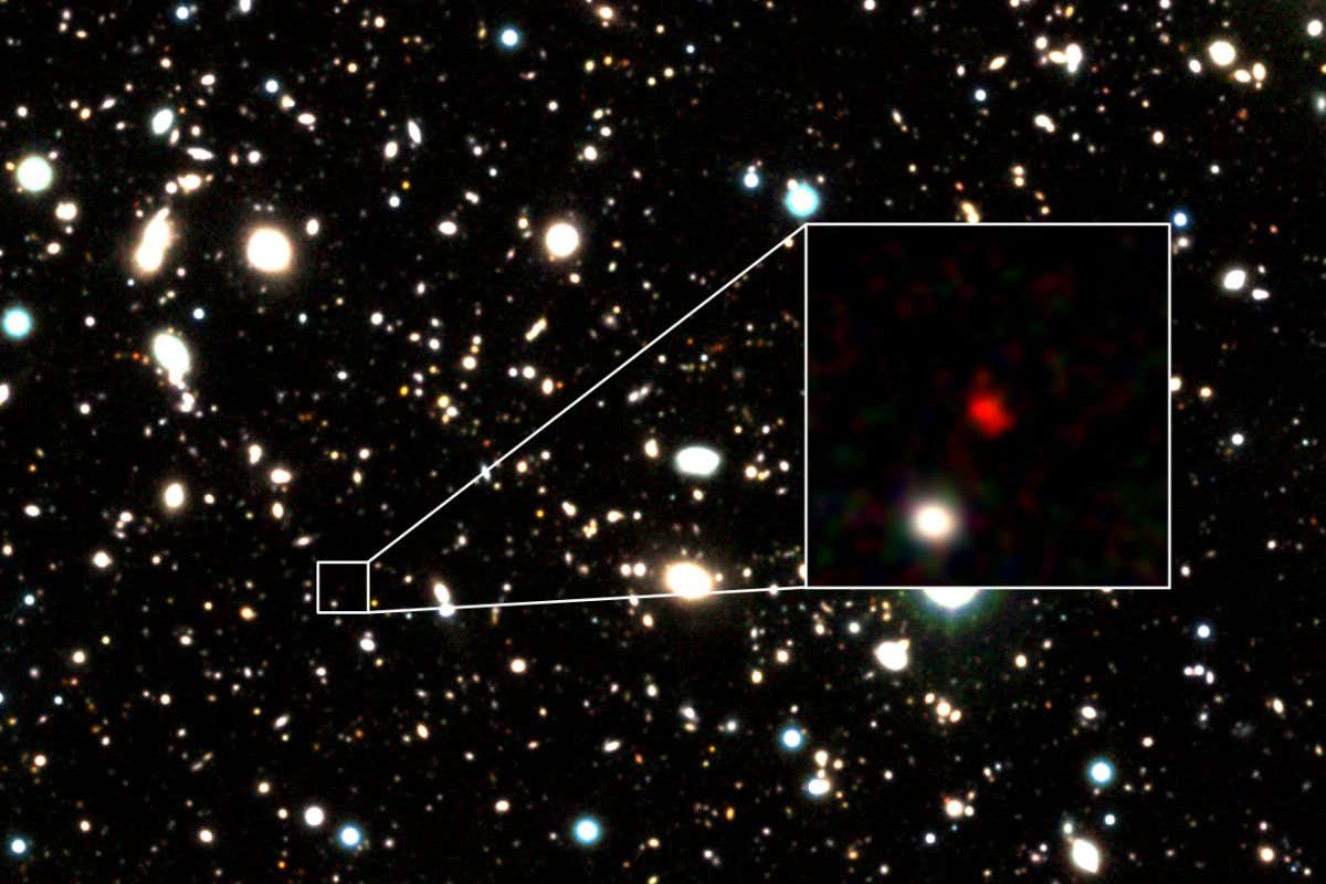 HD1, object in red, appears at the center of a zoom-in image.