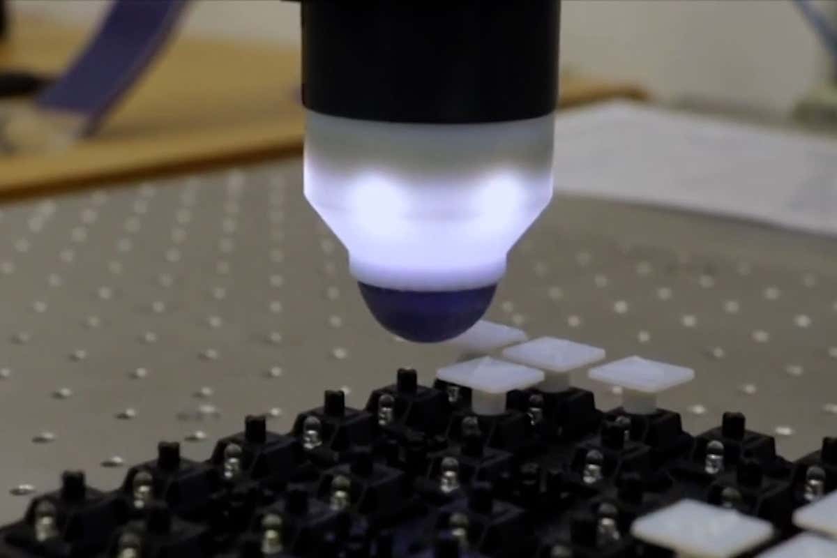 Robotic fingertip has human-like sense of touch