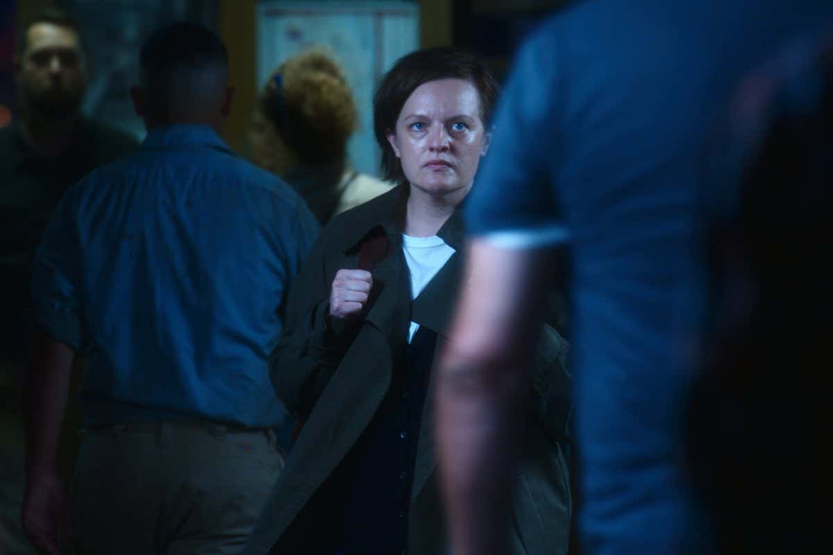 Elisabeth Moss in ?Shining Girls? .One pic available ATM - check https://www.apple.com/uk/tv-pr/originals/shining-girls/episodes-images/