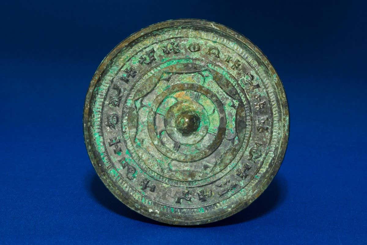 Han dynasty magic mirror
