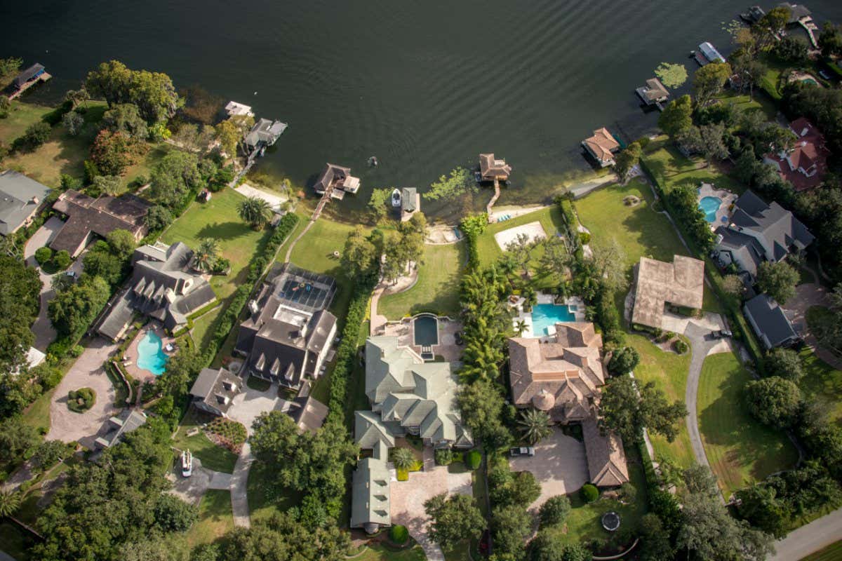Large houses by lake in Orlando Florida.